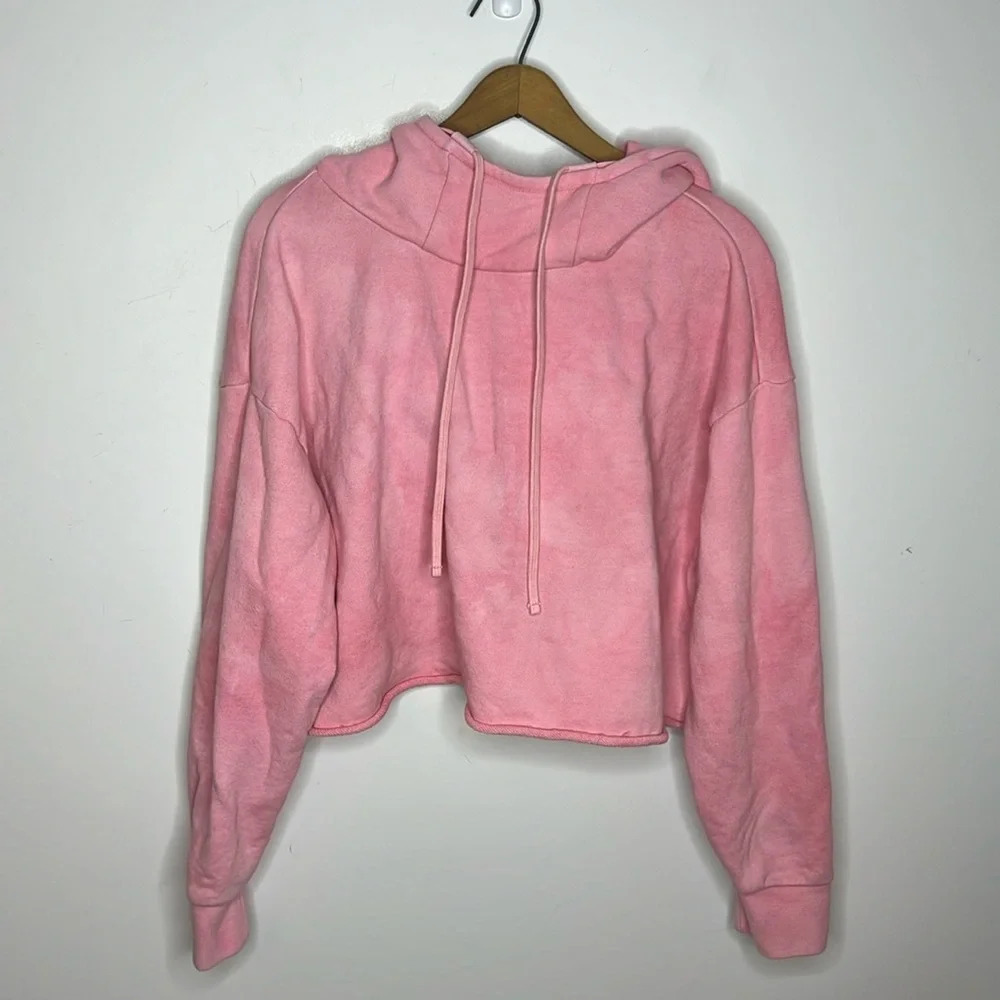Alice + Olivia Nikki Cropped Hoodie Sweatshirt Pink Raw Hem Pullover L